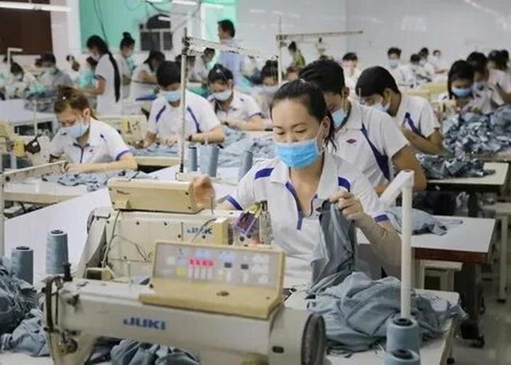 Tỏa Sáng Trên Mạng Xã Hội: Chuyên Gia Trang Điểm & Hotspot Matrix