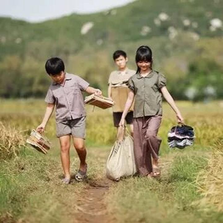 Nội dung: Mùa hè đang đầy vui vẻ với những xu hướng mới, và Huda Ice Twist đang chinh